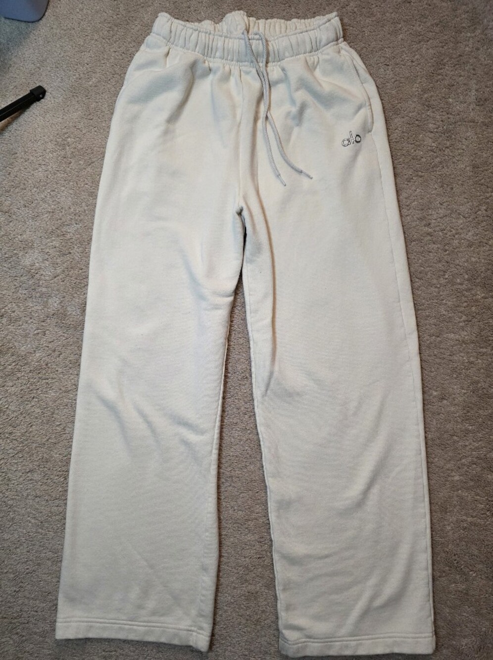 ALO Yoga Women’s Accolade Straight Leg Sweatpants Ivory Small - Picture 4 of 4